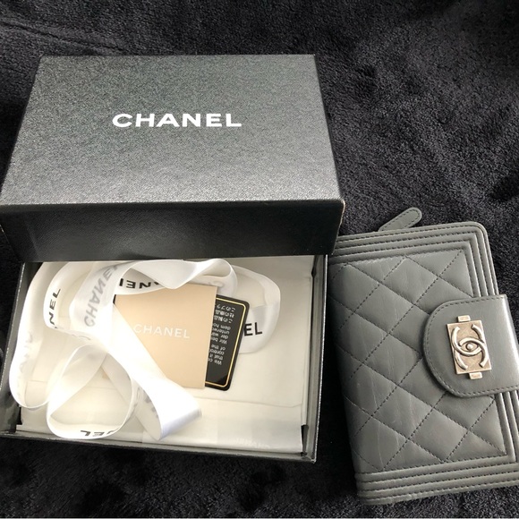 Chanel wallet - Picture 1 of 3
